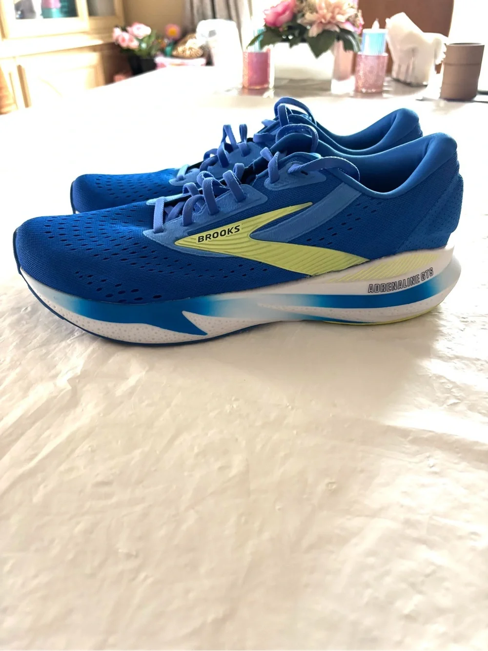 NWOT Brooks Adrenaline Blue Yellow GTS 24 Running Sneakers Shoes SZ 10.5